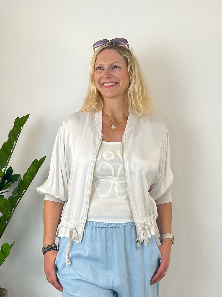 Beige kurze Satinjacke mit Reißverschluss und Tunnelzug am Saum
