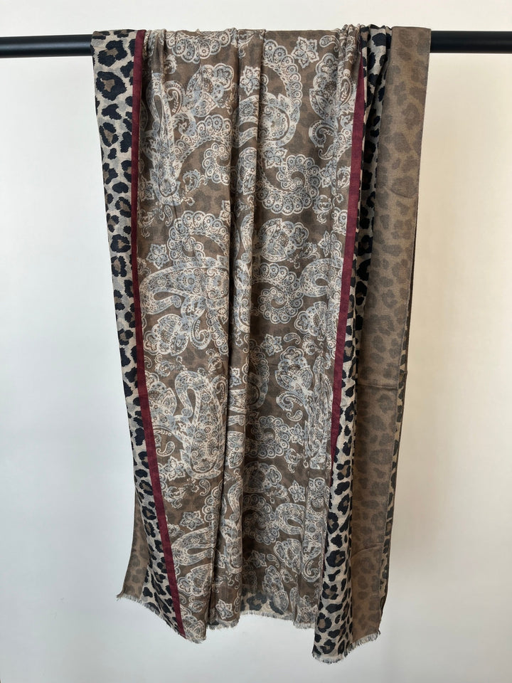 Offener Schal Paisley Leo mit breitem Paisley-Muster und Leoprint