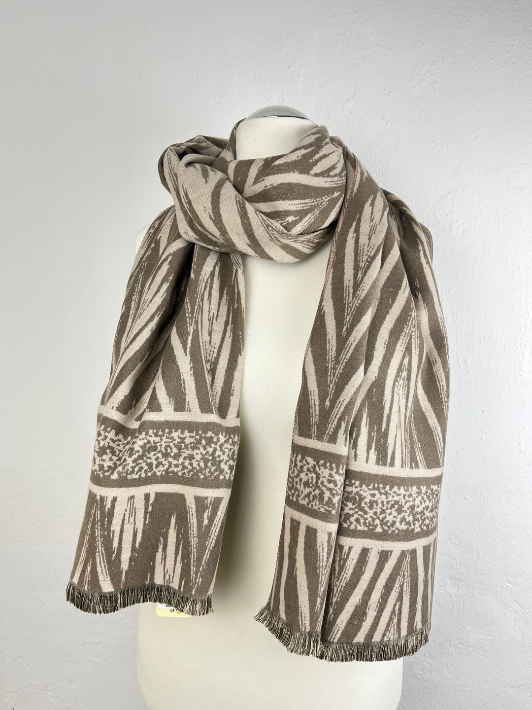 Schal grafisch-gemustert, taupe von Bella Vita - Mode &amp; Lifestyle