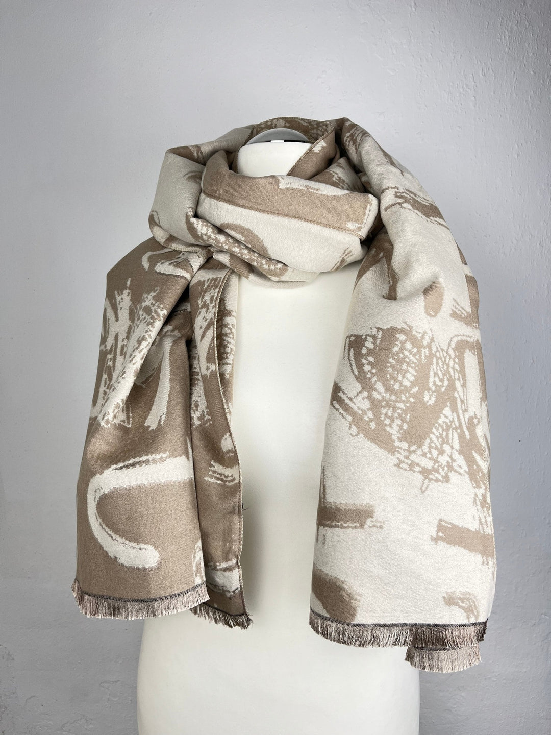 Schal mit Schriftmuster, beige von Bella Vita - Mode &amp; Lifestyle