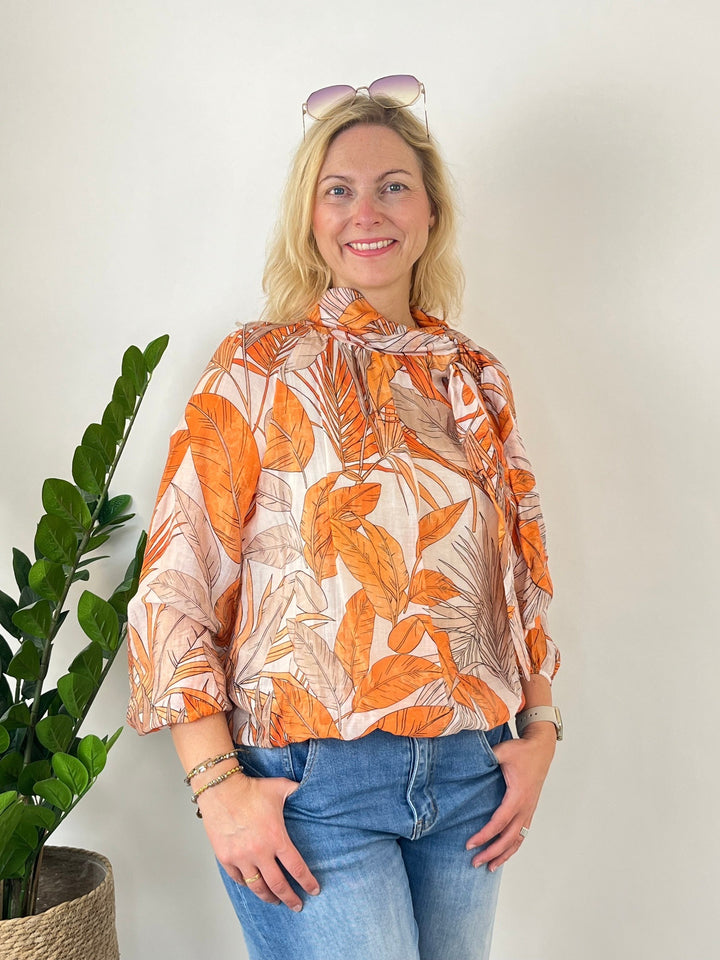Vorderansicht orange-beige Schluppenbluse mit langem Ärmel und elastischem Saum