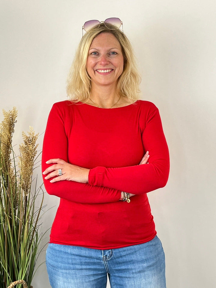 Rotes Cashmere-Basic-Shirt mit weitem Rundhals, Frontalansicht