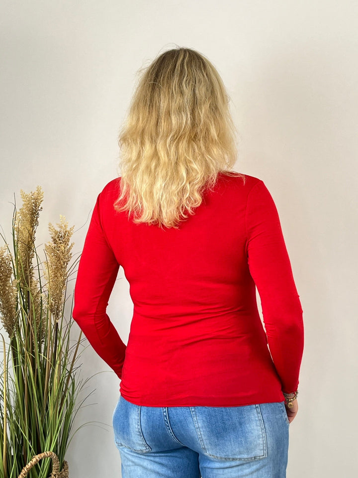 Rotes Cashmere-Shirt mit Rundhals und körpernaher Passform, Rückansicht