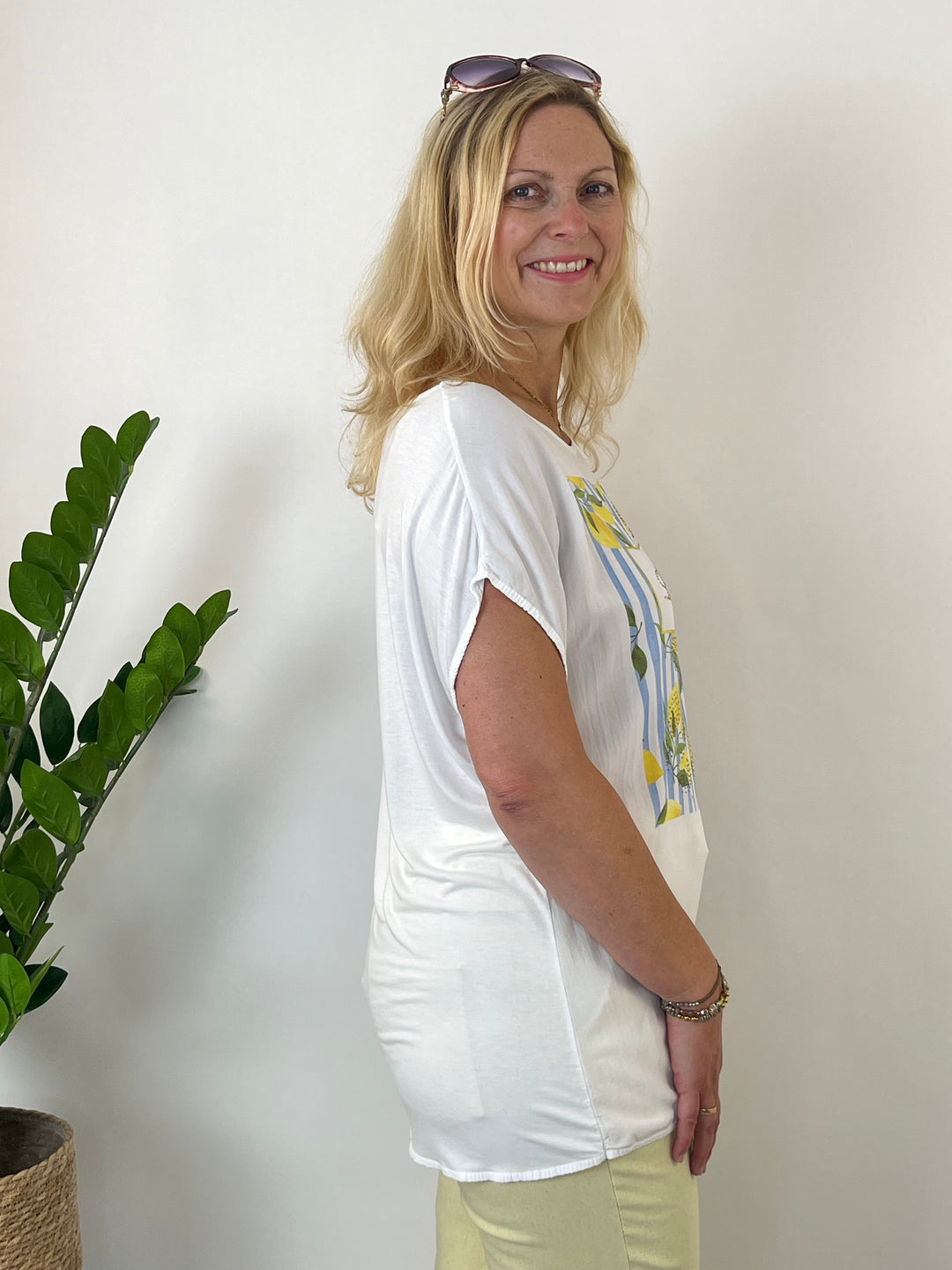 Shirt „Dolce Vita“ mit Glitzersteinchen, hellblau von Bella Vita - Mode &amp; Lifestyle