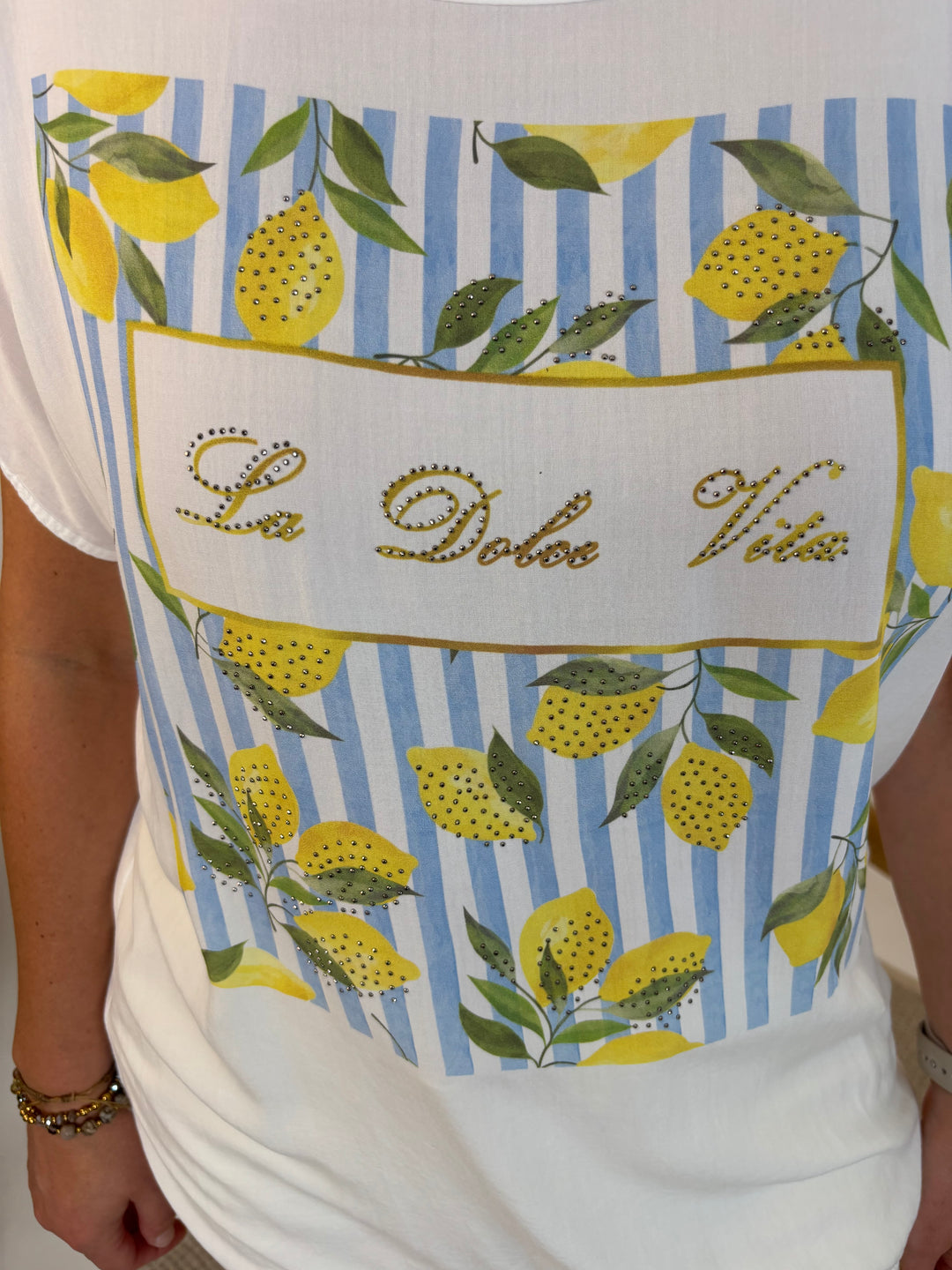 Shirt „Dolce Vita“ mit Glitzersteinchen, hellblau von Bella Vita - Mode &amp; Lifestyle