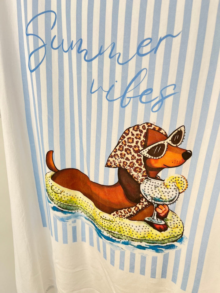 Shirt „Summer Vibes Dackel“ mit Glitzersteinchen, hellblau von Bella Vita - Mode &amp; Lifestyle