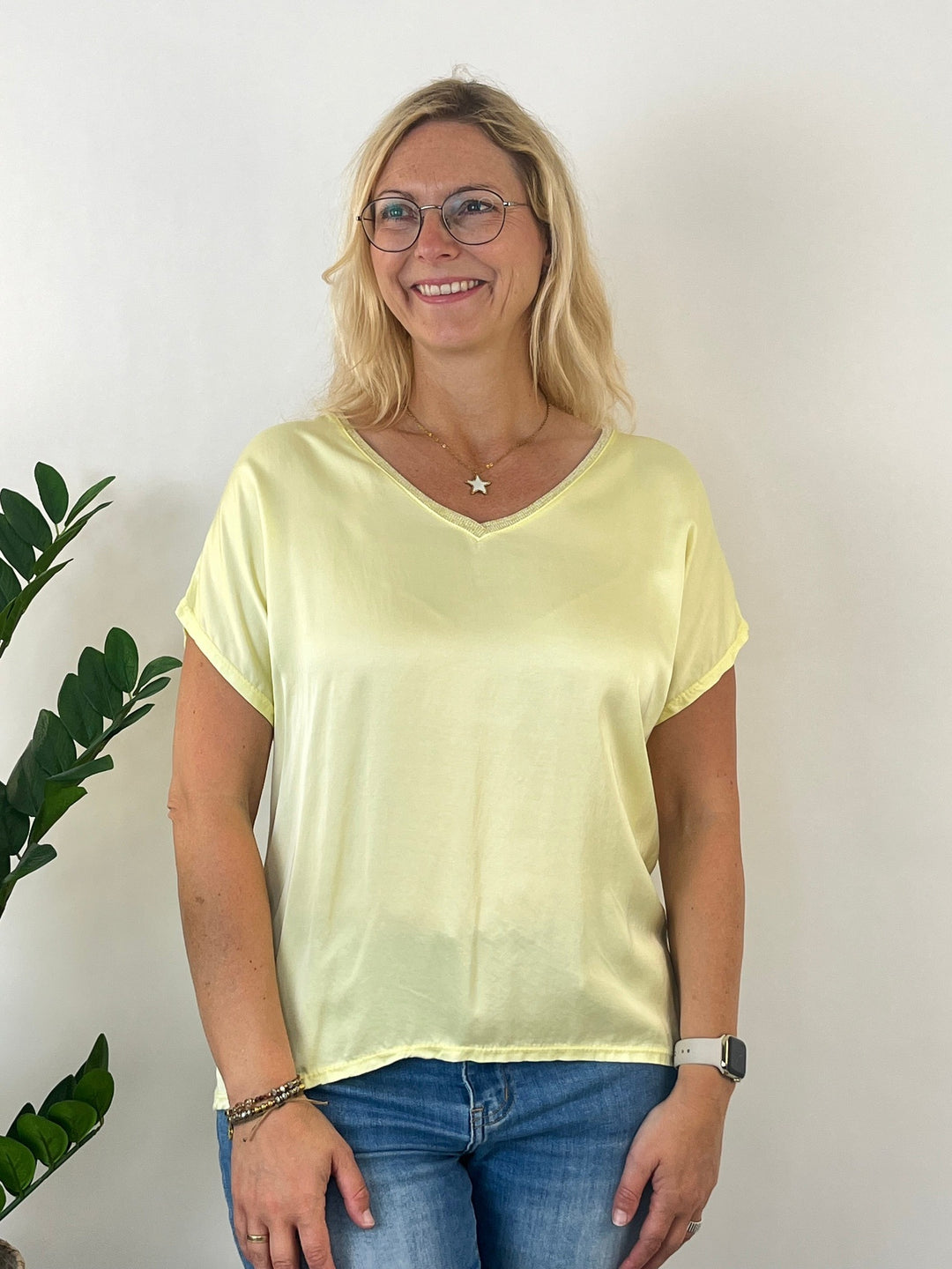 Shirt mit Seidenanteil, V-Ausschnitt Gelb One Size von Bella Vita - Mode &amp; Lifestyle