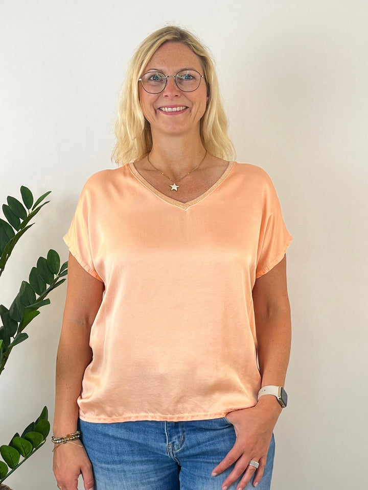 Shirt mit Seidenanteil, V-Ausschnitt Apricot One Size von Bella Vita - Mode &amp; Lifestyle
