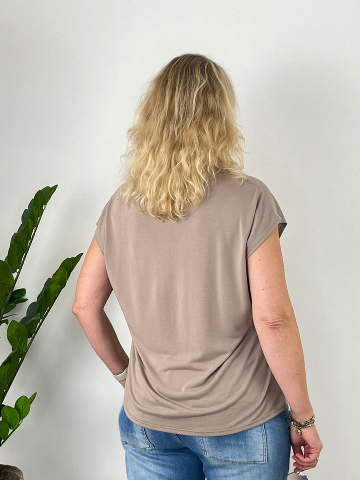Shirt mit V-Ausschnitt, taupe von Bella Vita - Mode &amp; Lifestyle