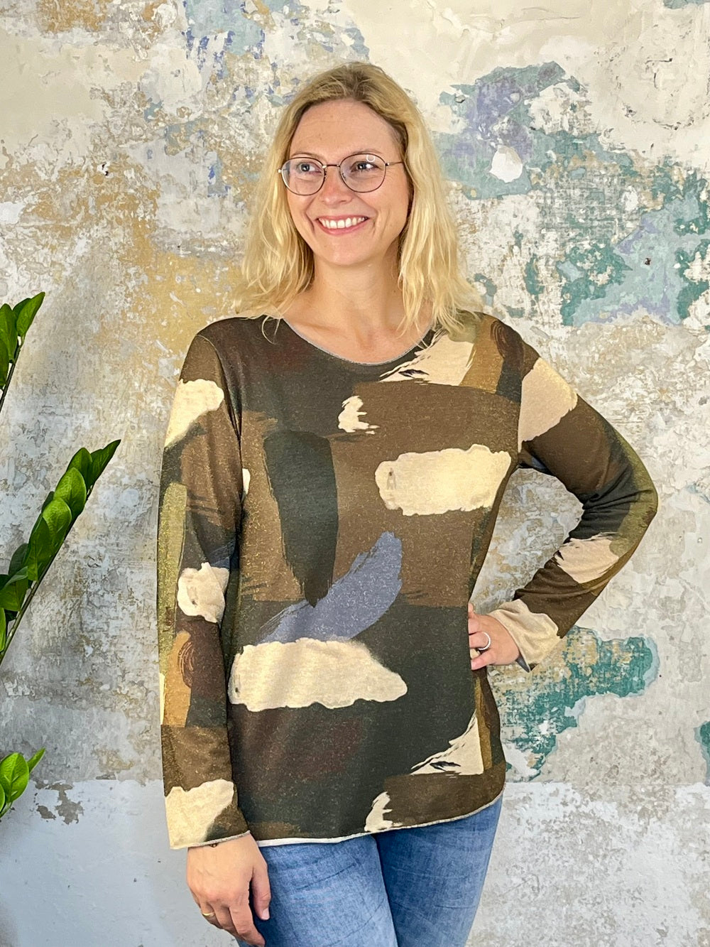 Shirt mit grafischem Druck und Glitzeroptik, khaki von Bella Vita - Mode & Lifestyle