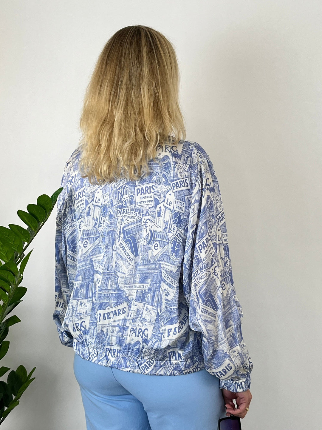 Sommerjacke „Paris Print“ mit Seide, hellblau von Bella Vita - Mode &amp; Lifestyle