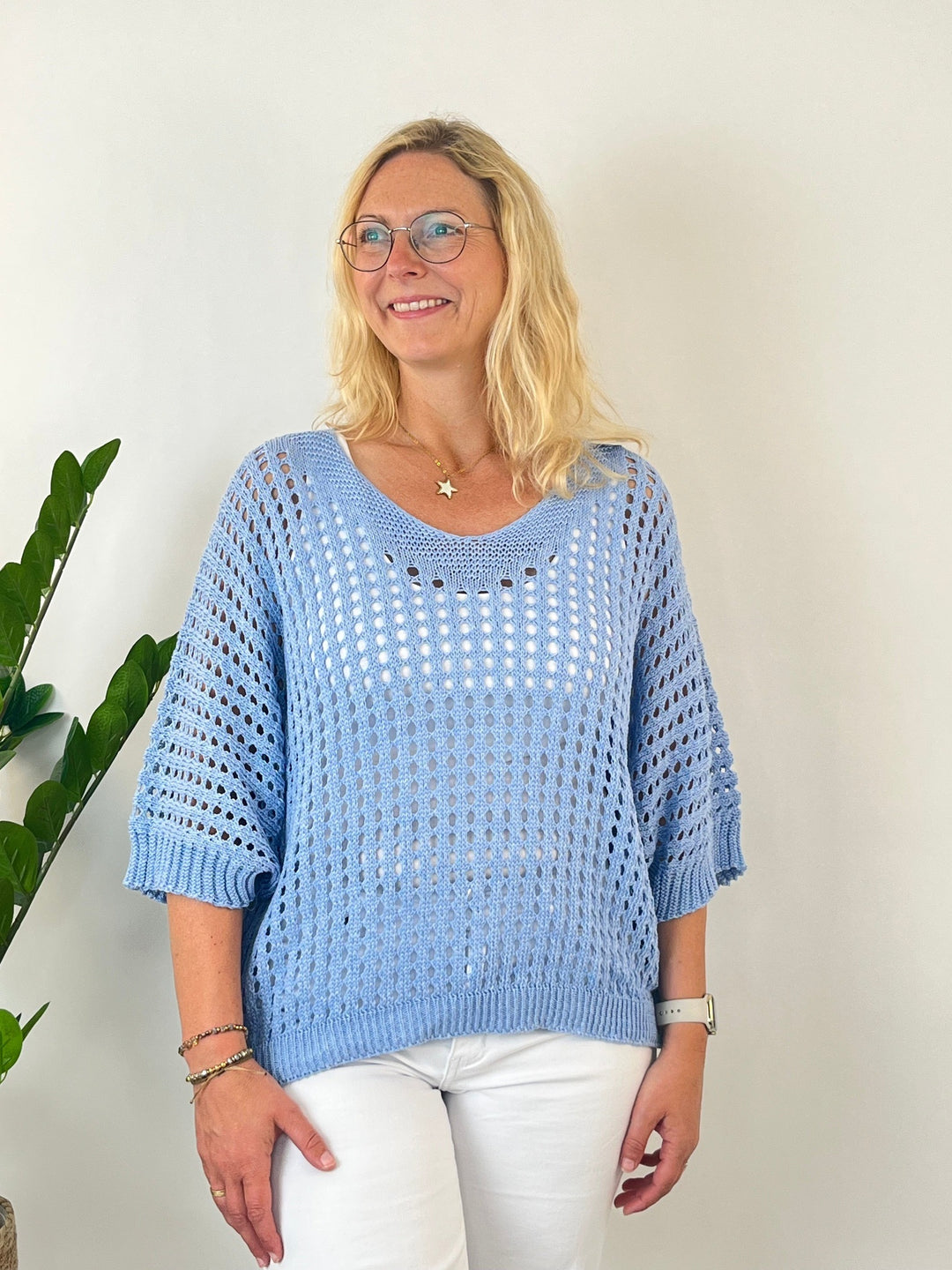 Sommerpullover Lochstrick, hellblau von Bella Vita - Mode & Lifestyle