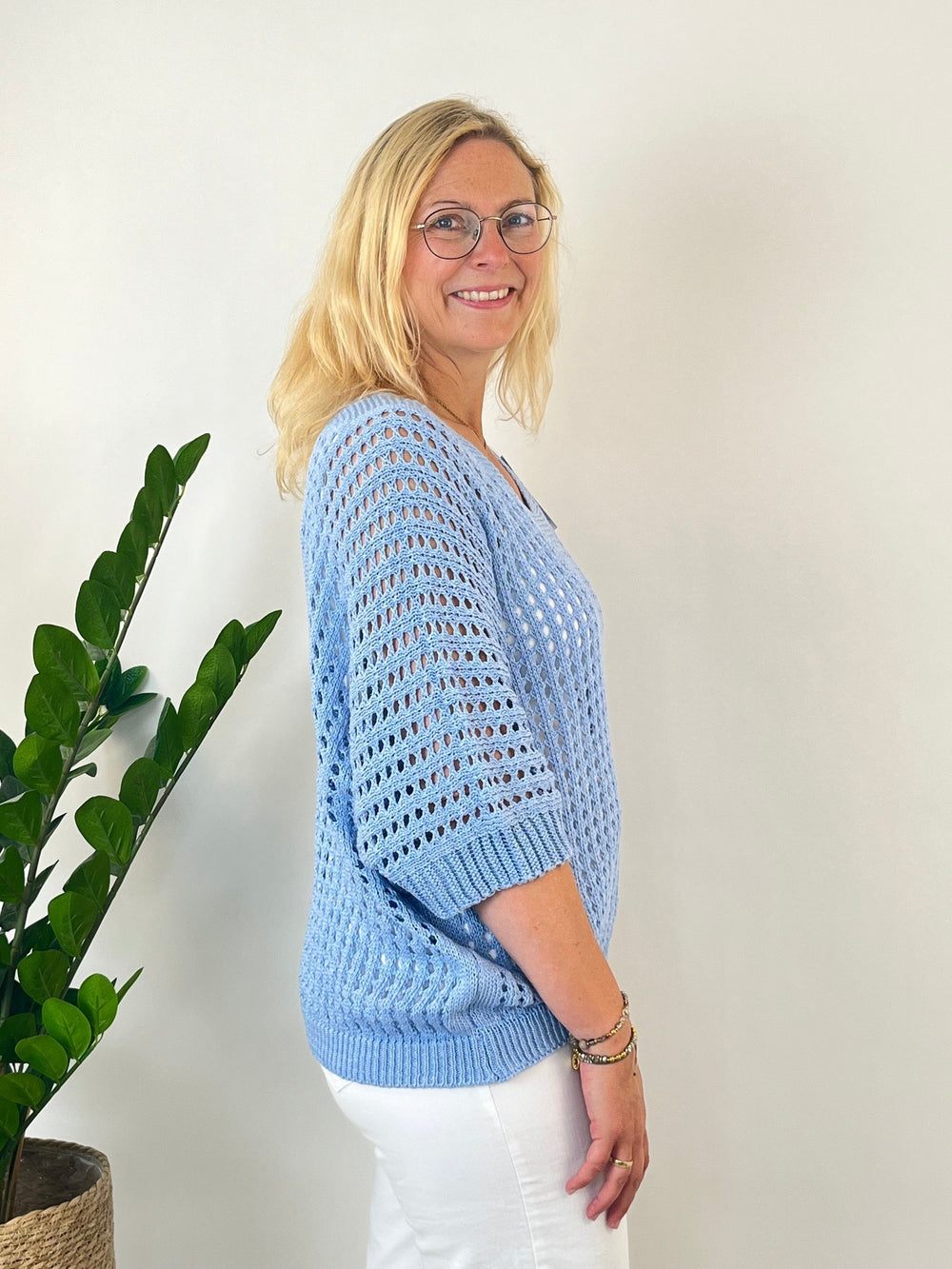 Sommerpullover Lochstrick, hellblau von Bella Vita - Mode & Lifestyle