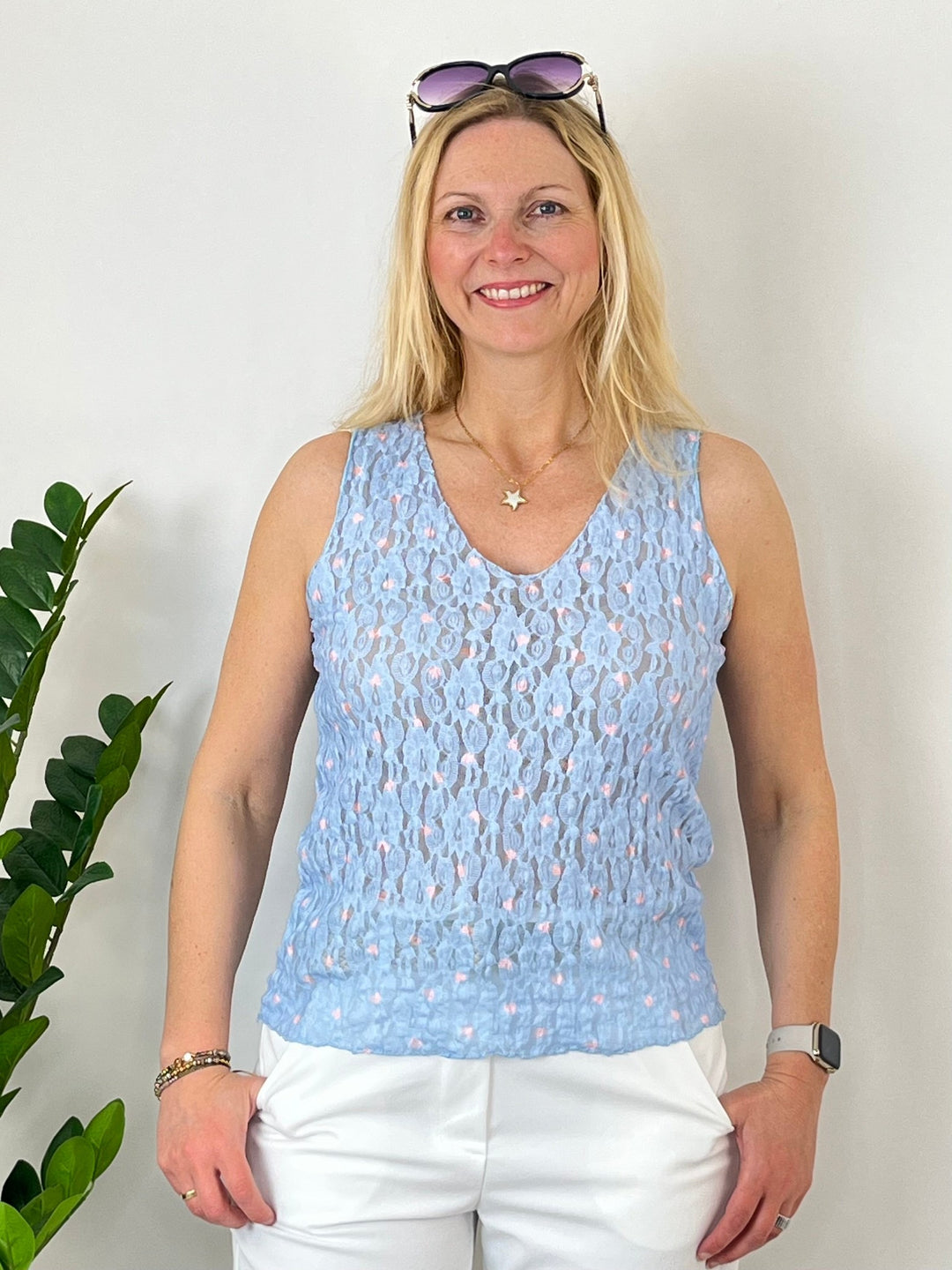 Spitzentop mit Alloverdruck "Herzen", hellblau von Bella Vita - Mode & Lifestyle