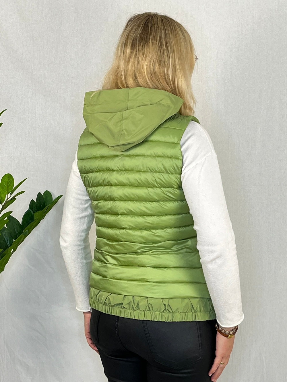 Steppweste mit Kapuze, grün von Bella Vita - Mode &amp; Lifestyle