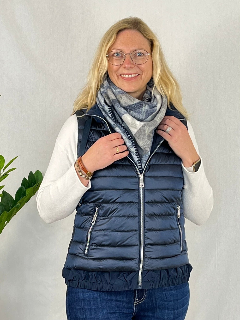 Steppweste mit Kapuze, marine von Bella Vita - Mode & Lifestyle