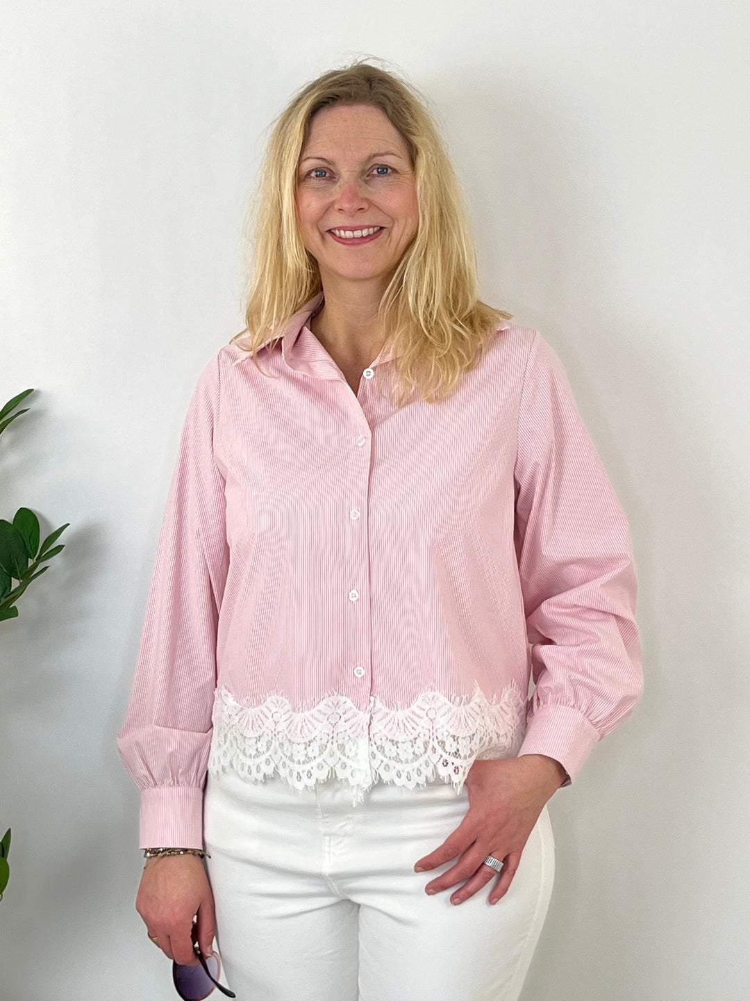 Streifenbluse mit Spitze, rosa von Bella Vita - Mode & Lifestyle