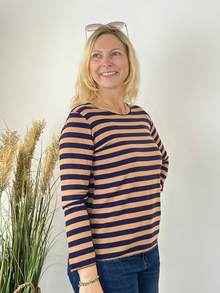 Cognac-blauer Streifenpullover mit Fransenärmeln