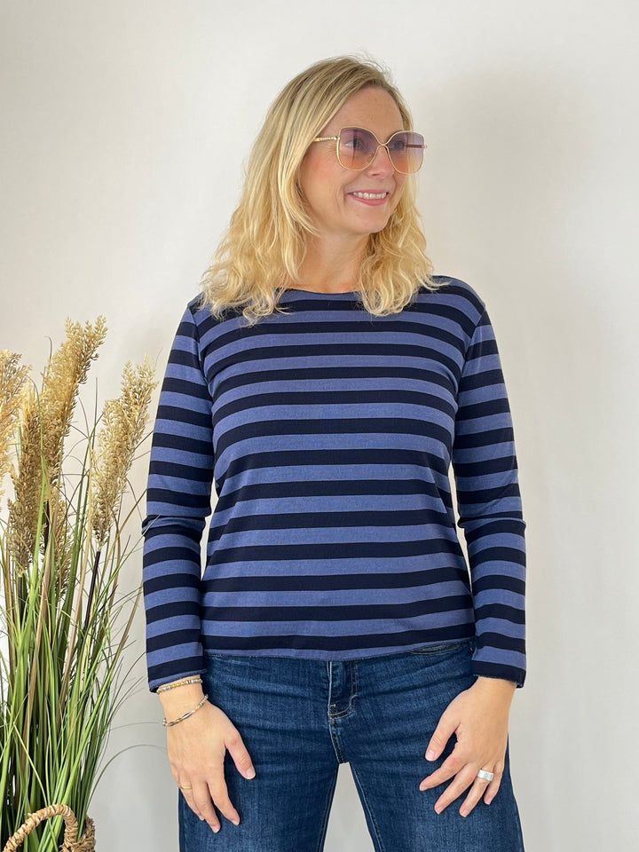 Jeansblauer Streifenpullover mit Rundhalsausschnitt und lässiger Passform