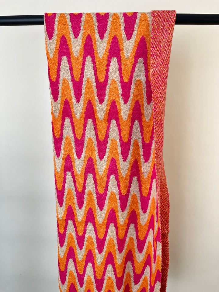 Orange Strickschal mit Zigzag-Muster und Viskose-Wollmischung