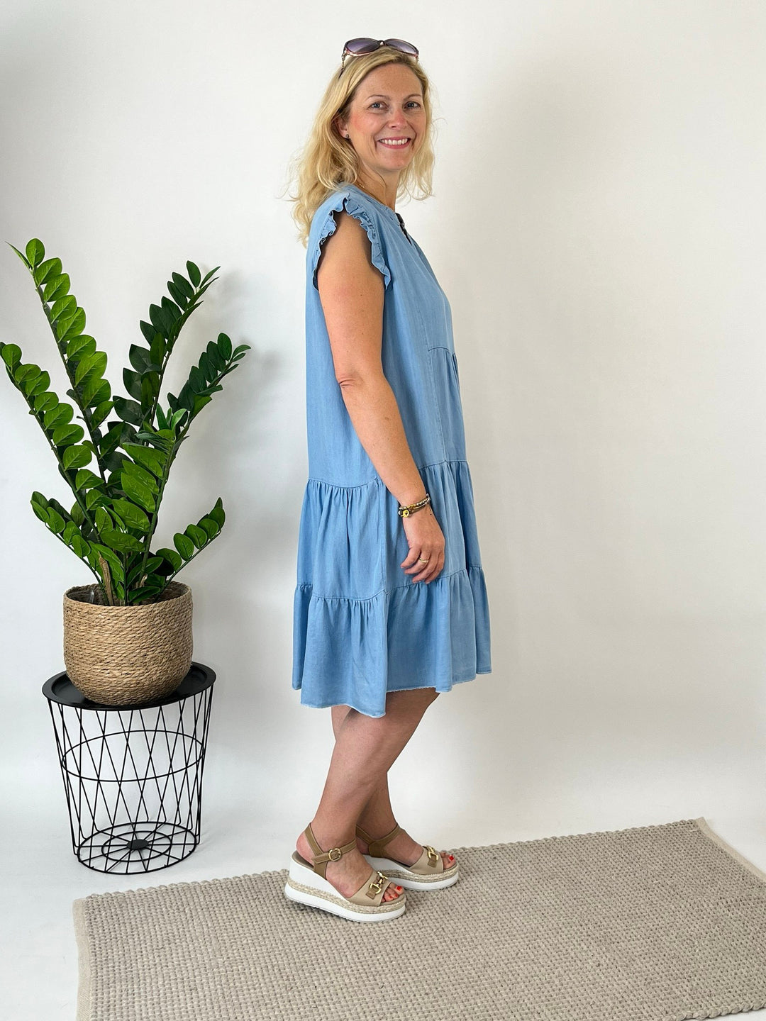 Stufenkleid mit Rüschenärmeln, blue bleached von Bella Vita - Mode &amp; Lifestyle