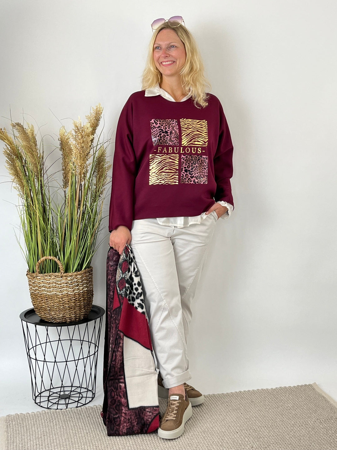 Bordeauxroter Sweatshirt mit langem Ärmel und metallischem Tierprint