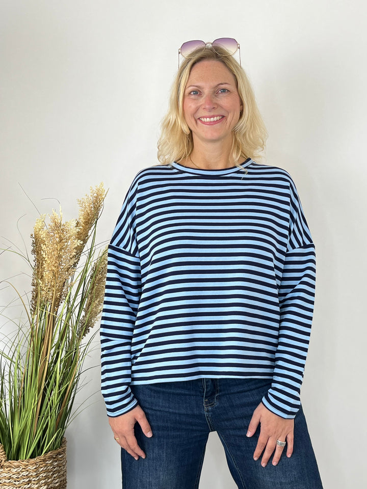 Marine gestreifter Oversize Sweatshirt mit Rundhals, Frontansicht