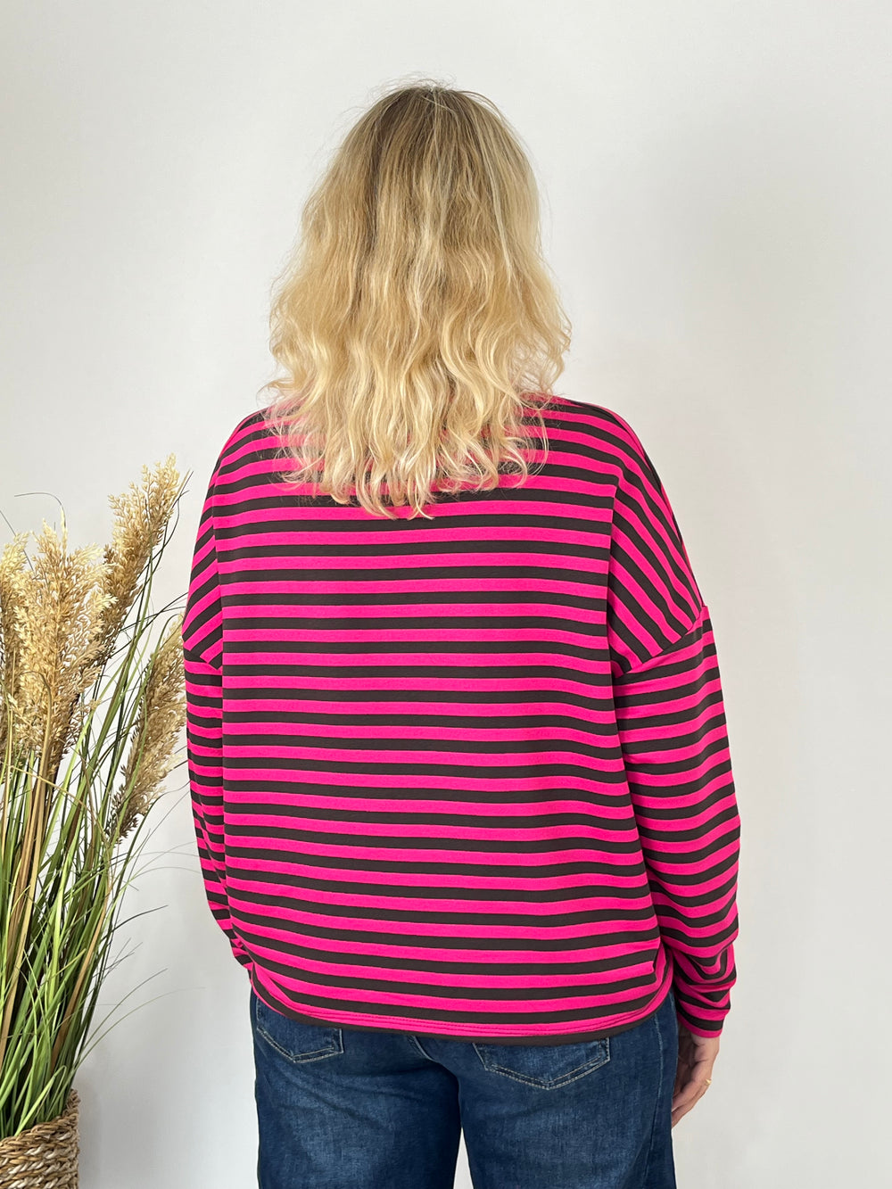 Oversize-Pullover mit Streifenmuster und überschnittenen Schultern