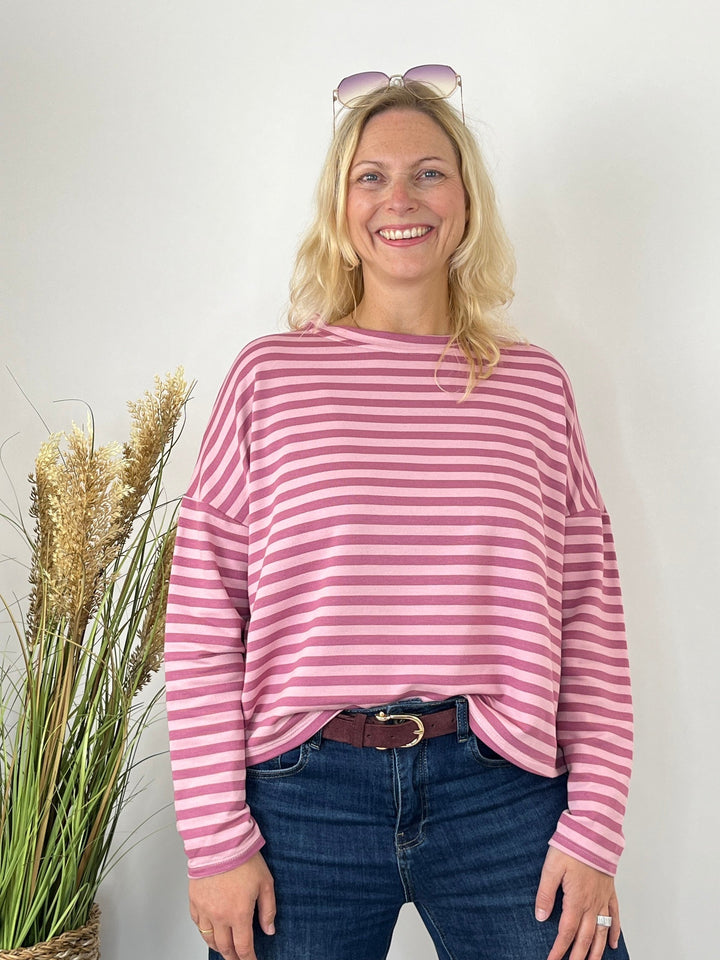 Rosa-weiß gestreifter Oversize-Sweater mit überschnittenen Schultern