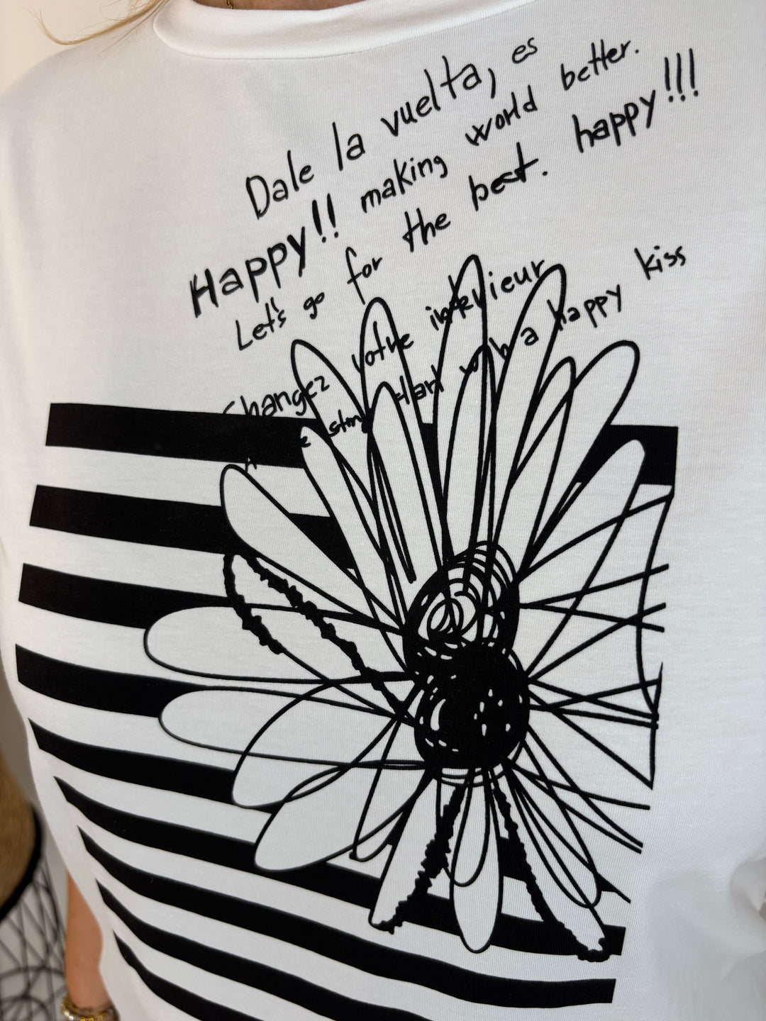 T-Shirt Blume, schwarz-weiß von Bella Vita - Mode &amp; Lifestyle