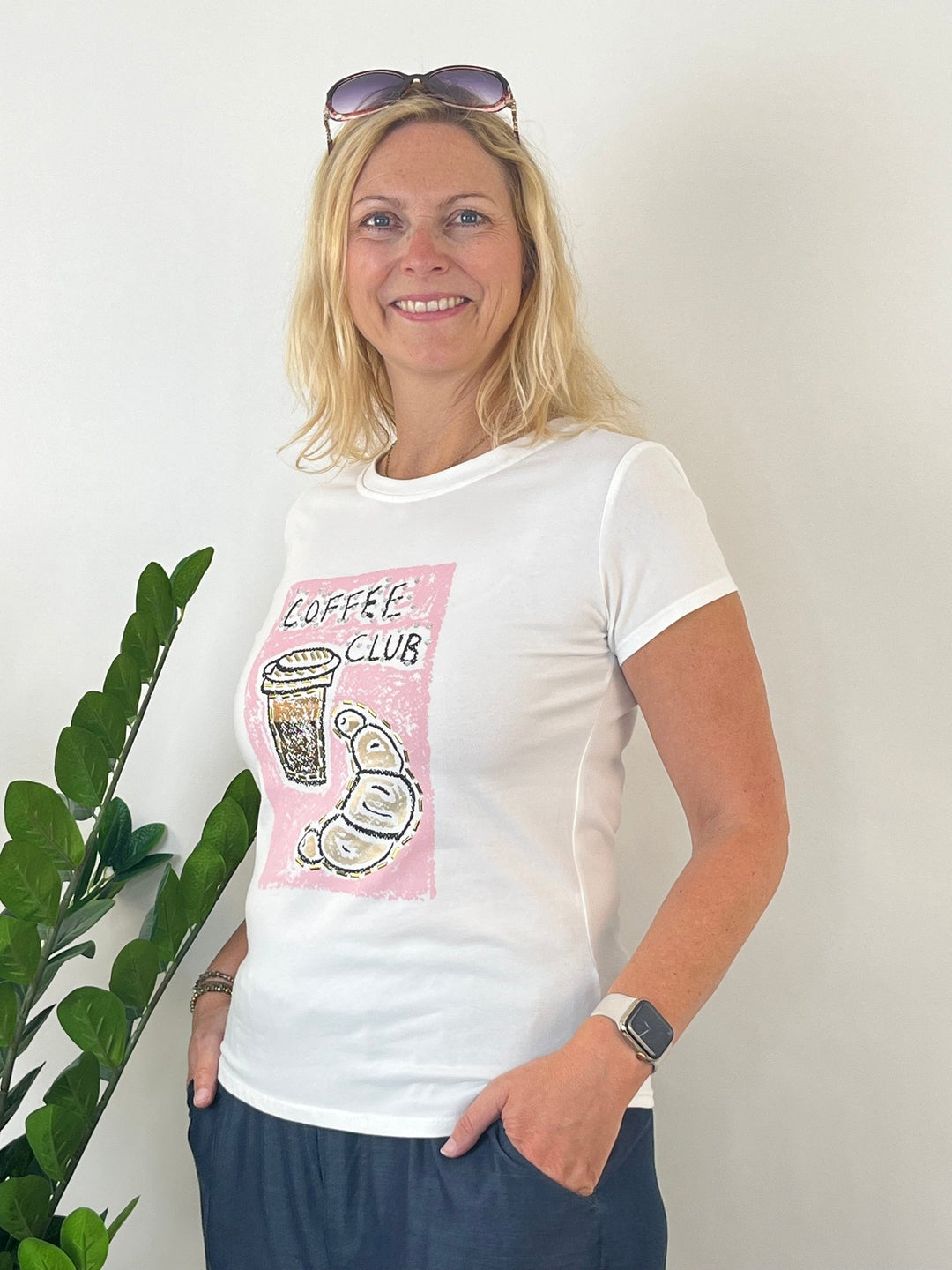 T-Shirt Coffee Club, weiß-rosa von Bella Vita - Mode & Lifestyle