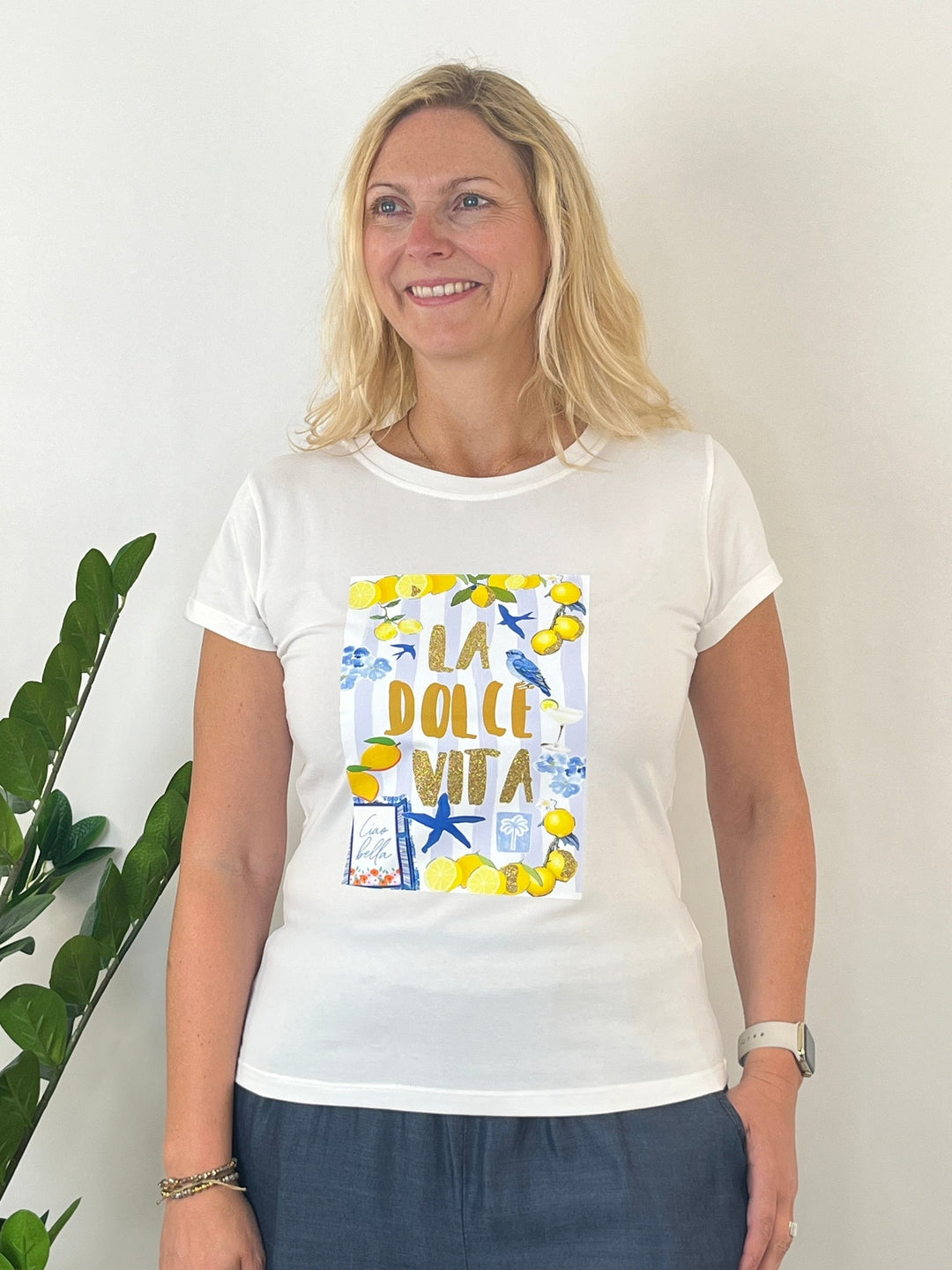 T-Shirt La Dolce Vita, weiß-bunt von Bella Vita - Mode & Lifestyle