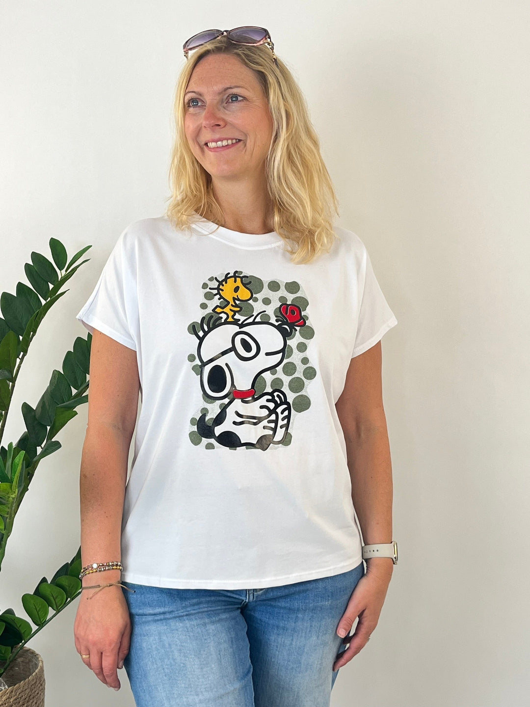 T-Shirt Snoopy Butterfly, weiß-khaki von Bella Vita - Mode & Lifestyle