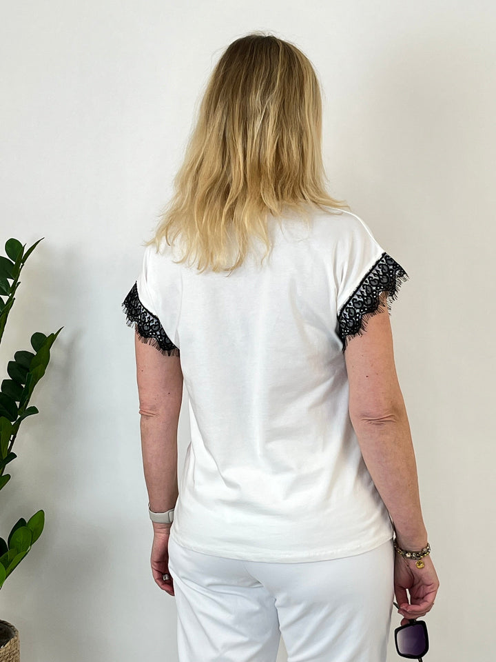 T-Shirt mit Blüten-Applikation &amp; Spitze, ecru von Bella Vita - Mode &amp; Lifestyle
