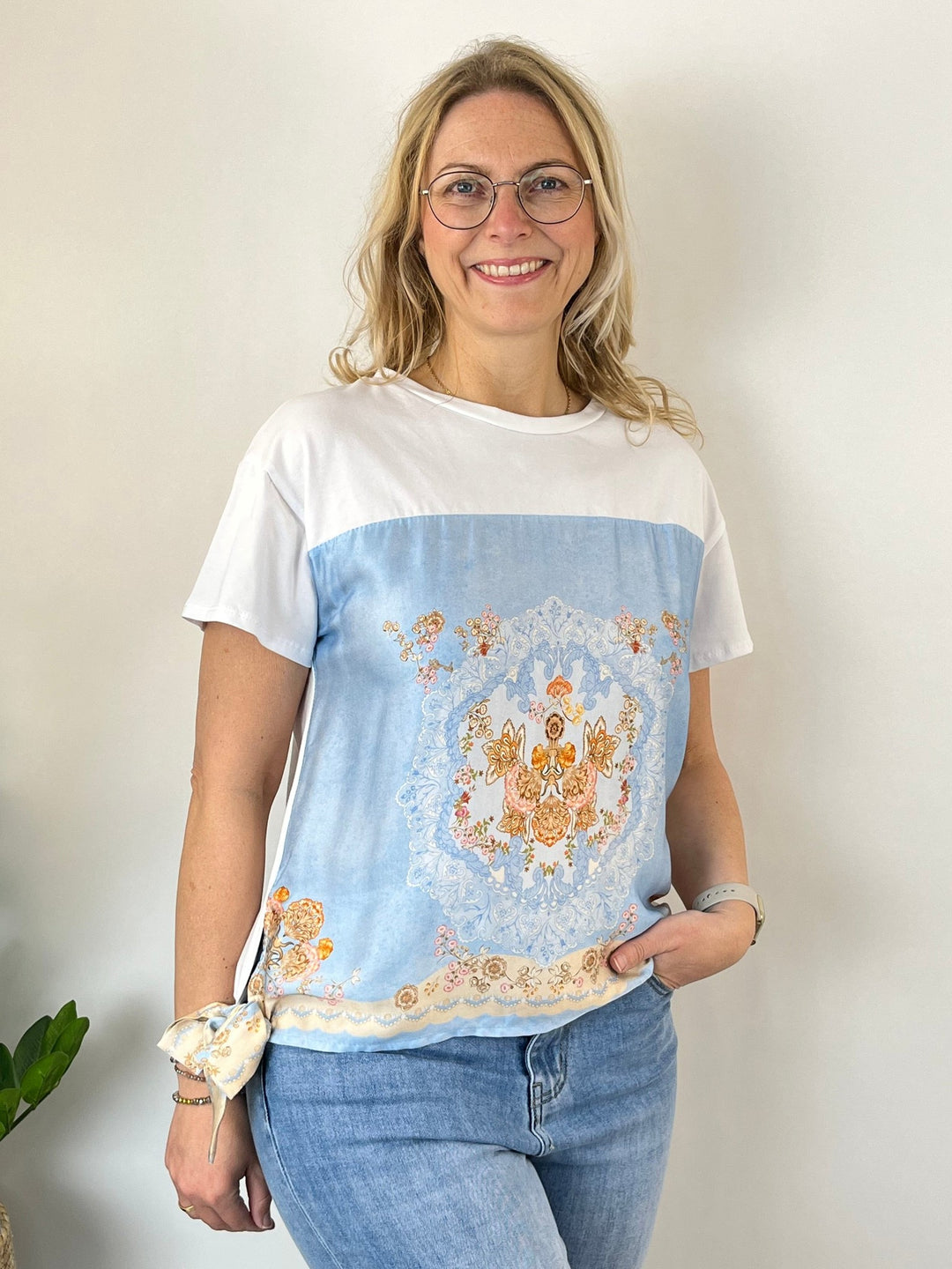 T-Shirt mit Tücherdruck Ornament, hellblau von Bella Vita - Mode & Lifestyle