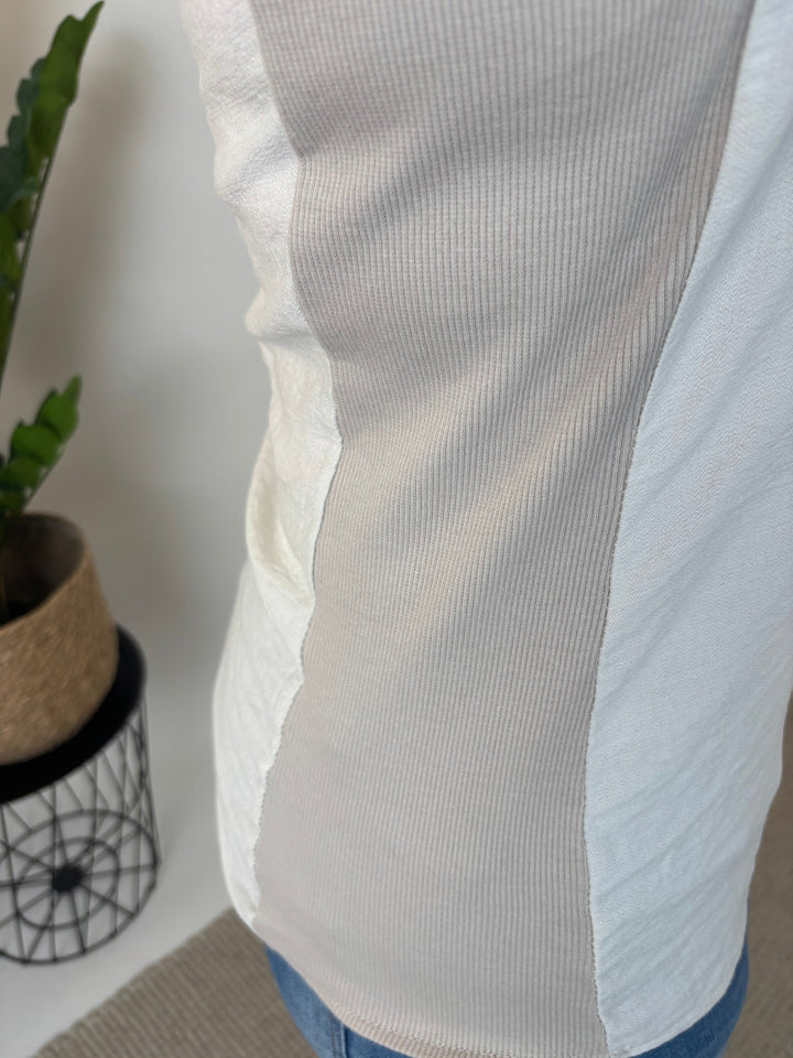 Ecru Viskose Top mit floraler Spitze und seitlichen Rippinsätzen