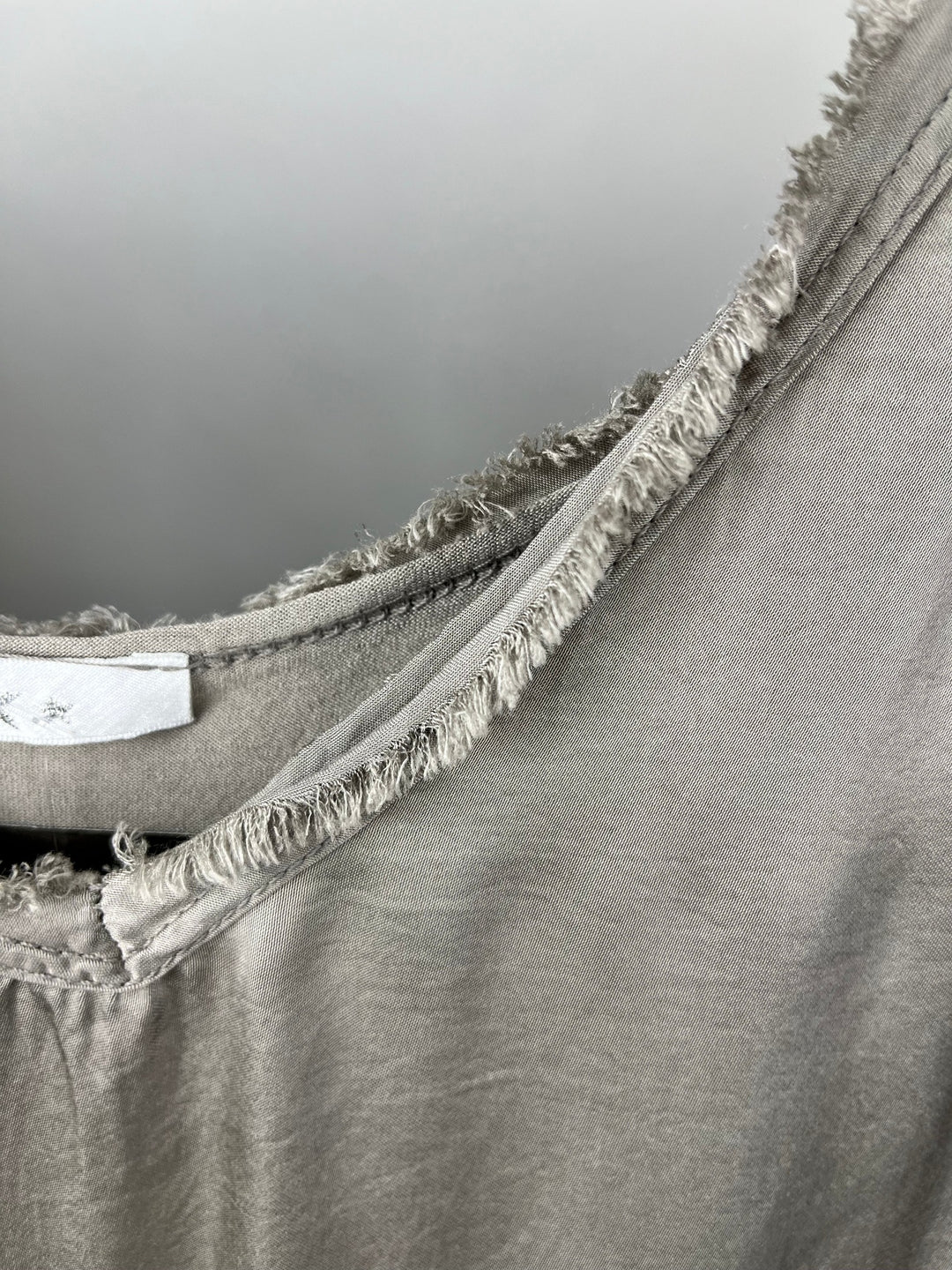 Top mit Fransenkante, taupe von Bella Vita - Mode &amp; Lifestyle