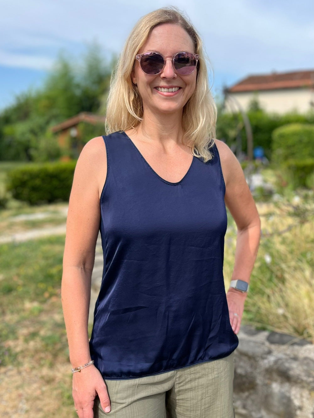 Top mit Seidenanteil, V-Ausschnitt von Bella Vita - Mode &amp; Lifestyle