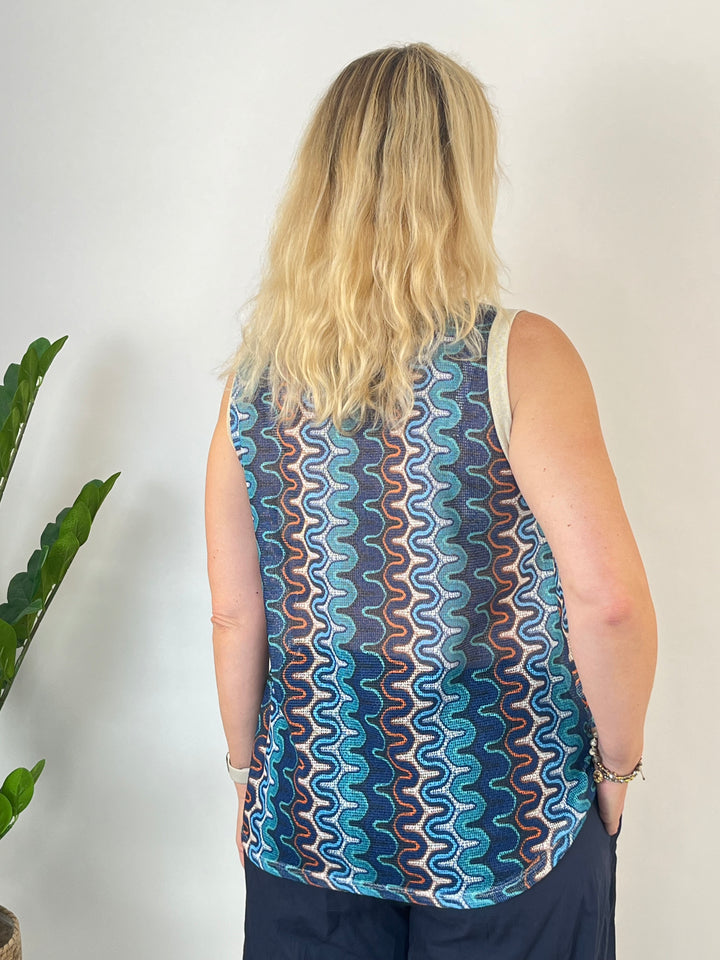Top with zigzag pattern
