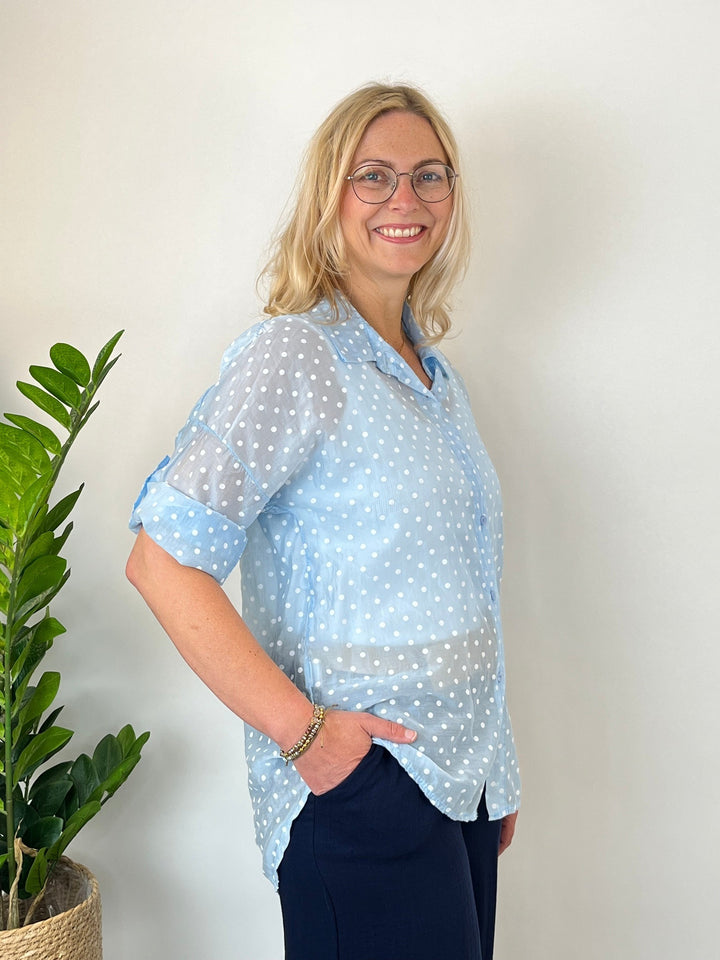Tupfenbluse leicht transparent, hellblau von Bella Vita - Mode &amp; Lifestyle