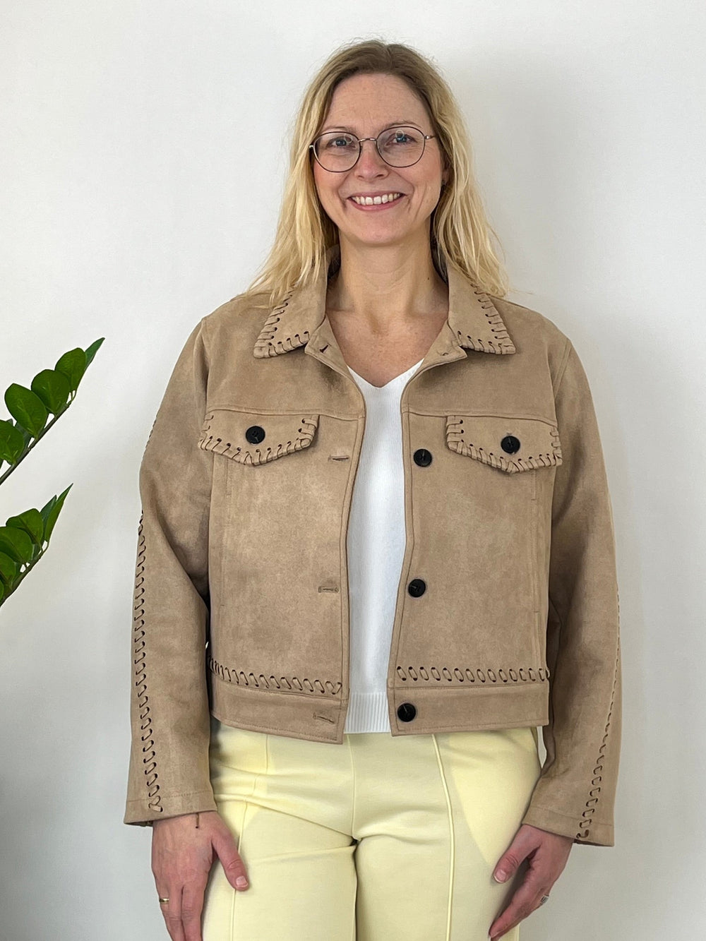 Velours-Jacke mit Flecht-Details, beige von Bella Vita - Mode & Lifestyle