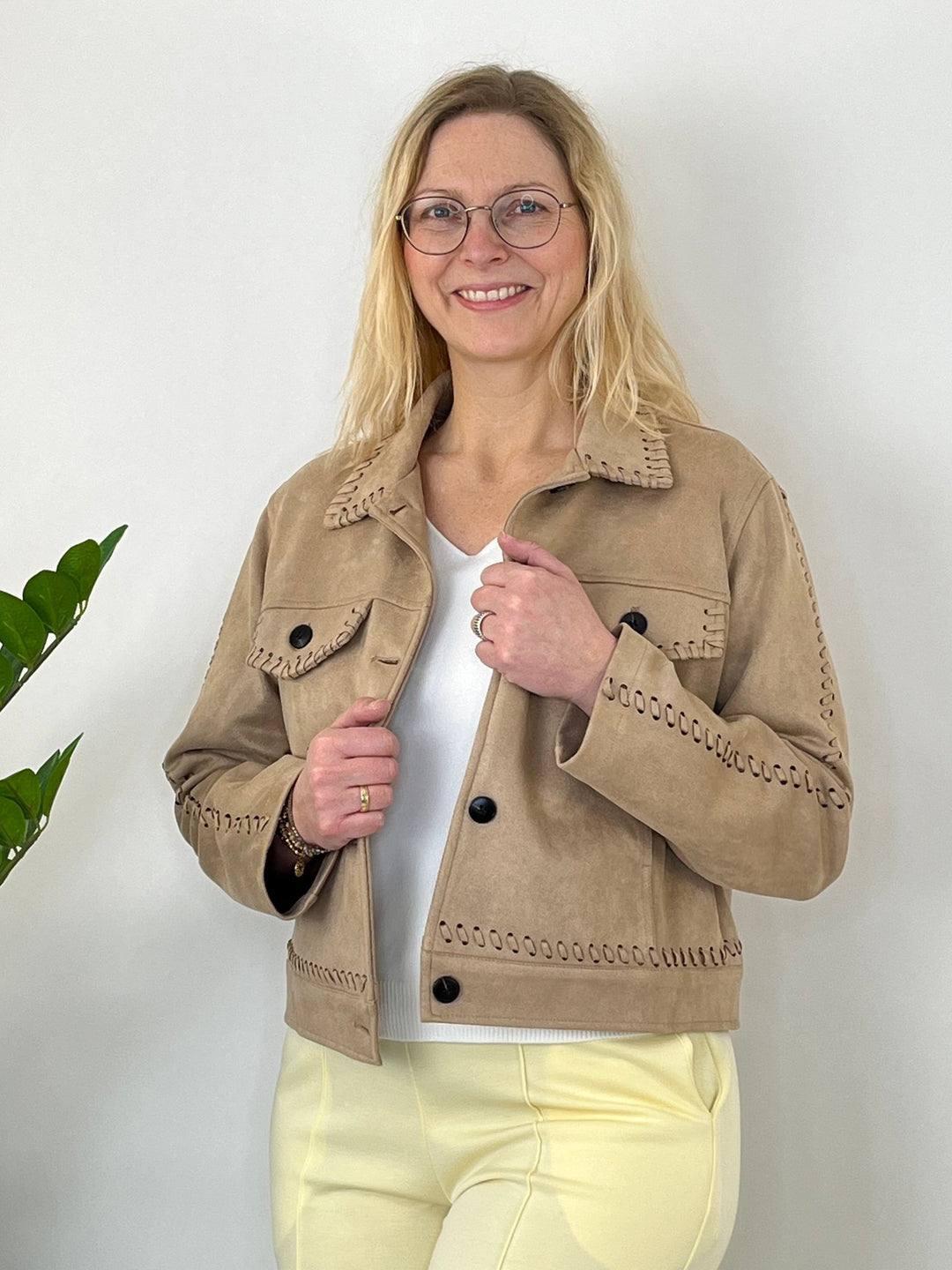 Velours-Jacke mit Flecht-Details, beige von Bella Vita - Mode &amp; Lifestyle