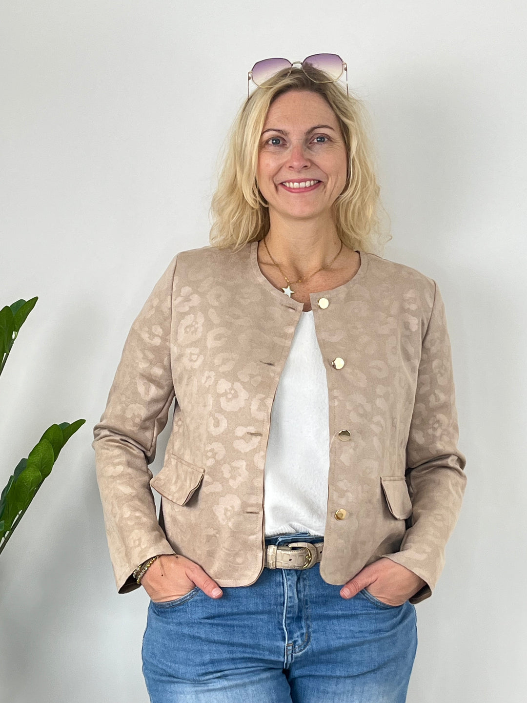 Ecru Blazer mit Leopardmuster und goldenen Knöpfen, Damenmode