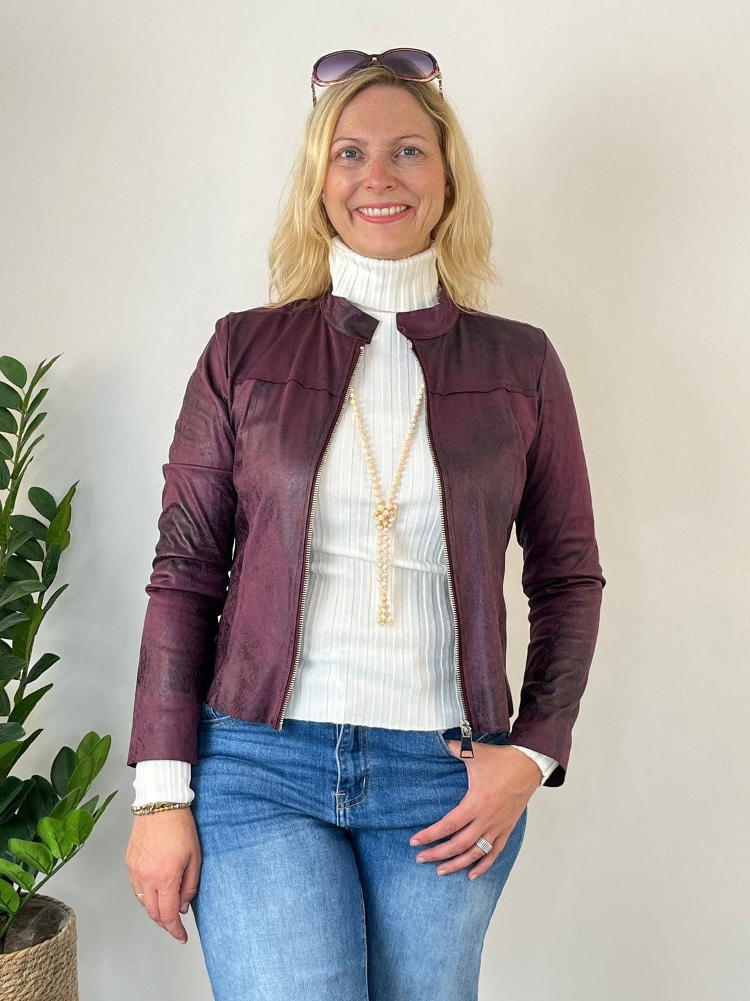 Burgunderroter Veloursimitatblazer mit marmoriertem Effekt und Reißverschluss