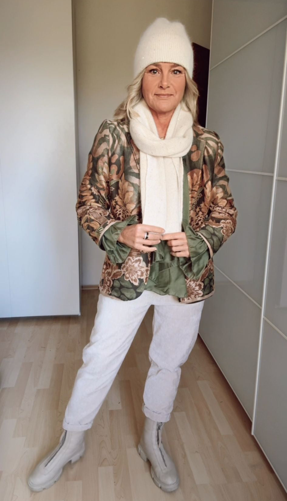 Velourslederimitat-Blazer im Alloverdruck, khaki von Bella Vita - Mode &amp; Lifestyle