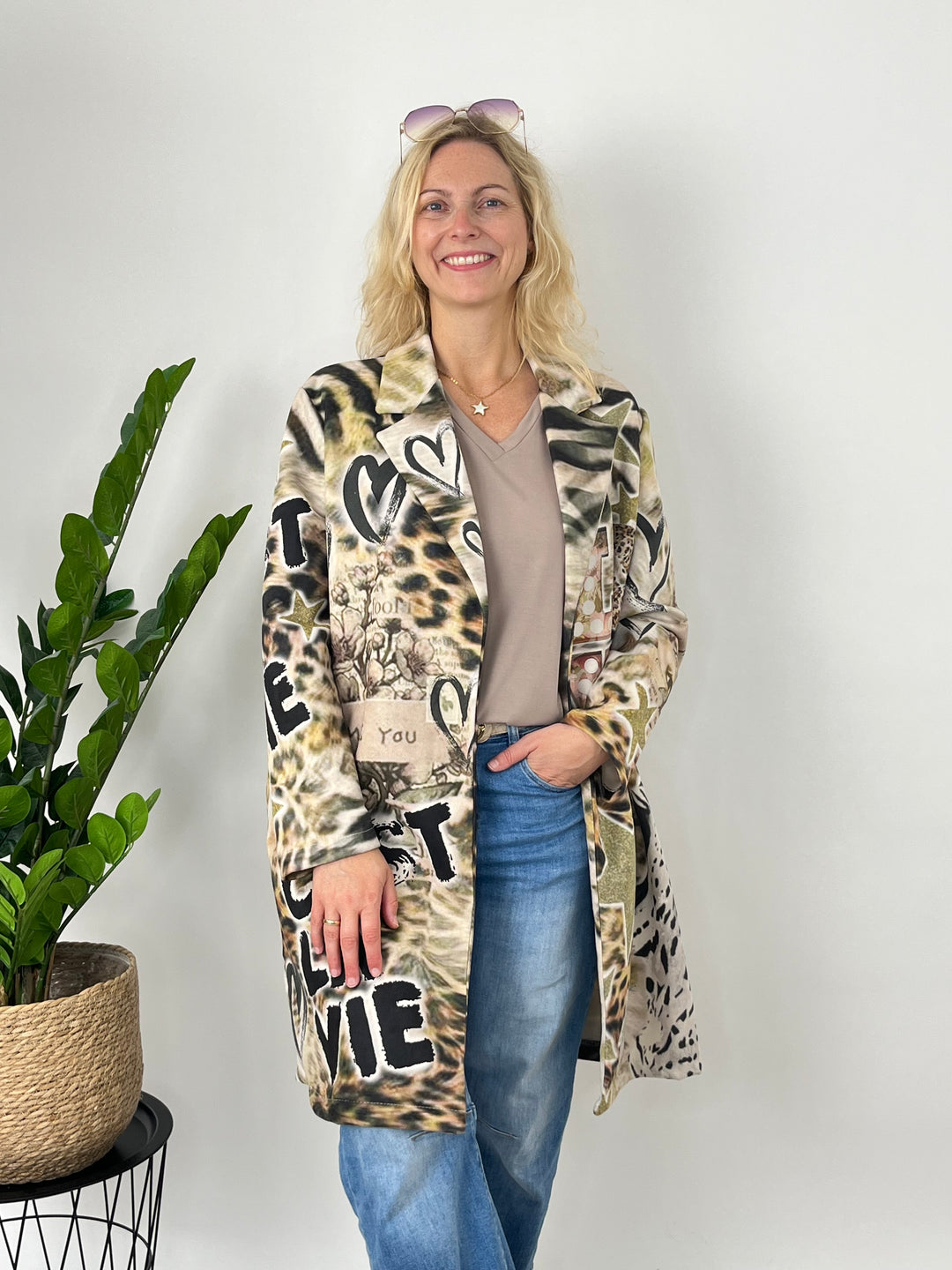 Beiger Velourslederimitat-Longblazer mit Wildtier- und Stern-Print