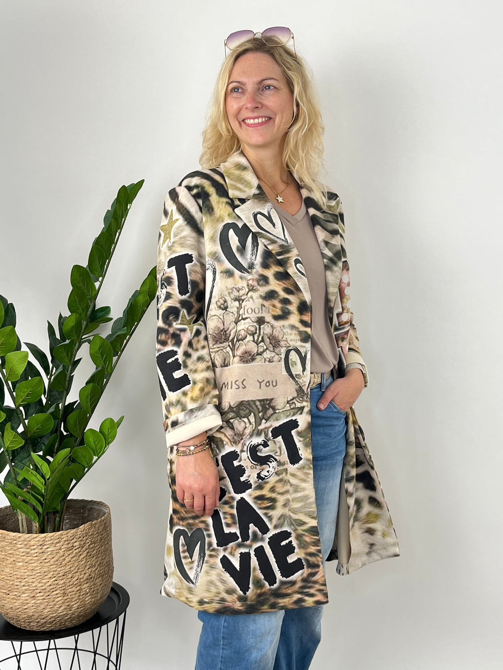 Offener Beige-Blazer mit Tiermuster-Alloverdruck und Taschen