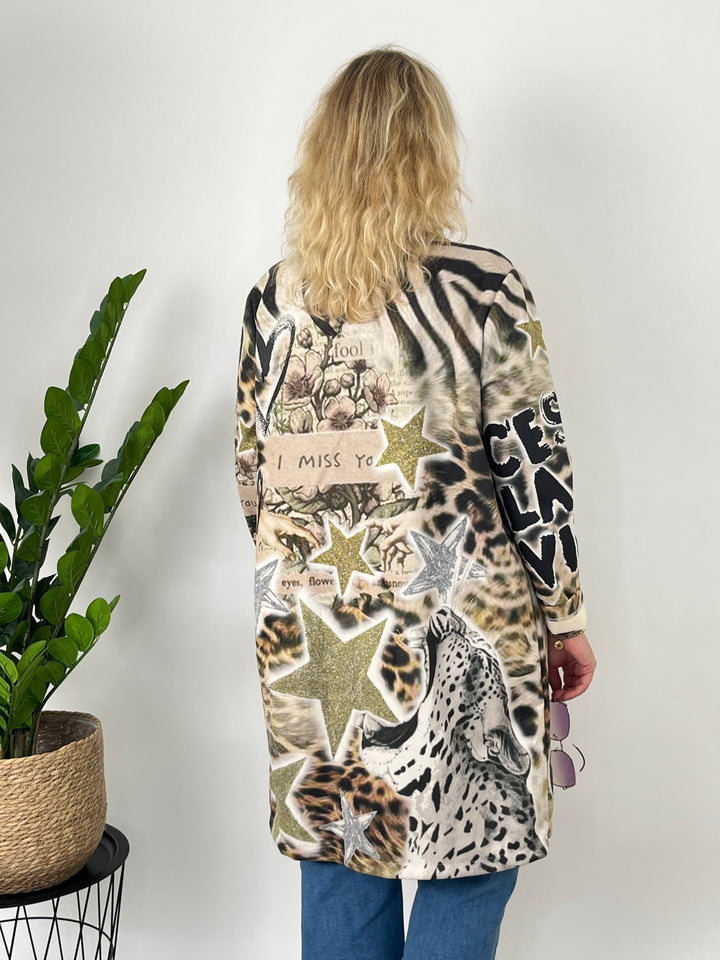 Rückansicht Longblazer mit Leopardenkopf-Motiv und Glitzerstern-Print