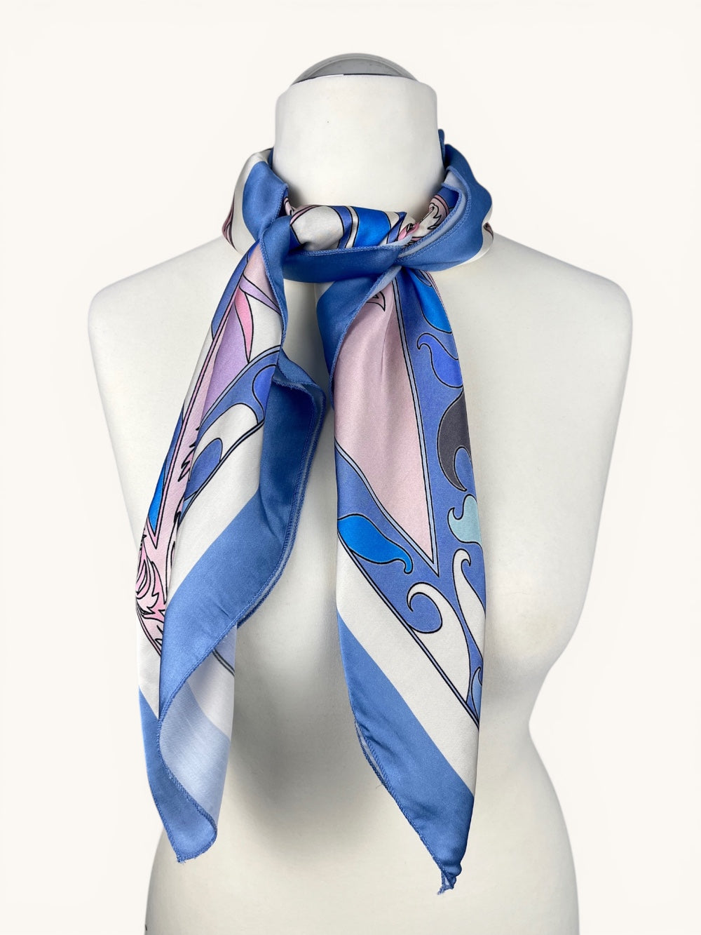 Vierecktuch mit Seide im Retro-Print, blau von Bella Vita - Mode &amp; Lifestyle