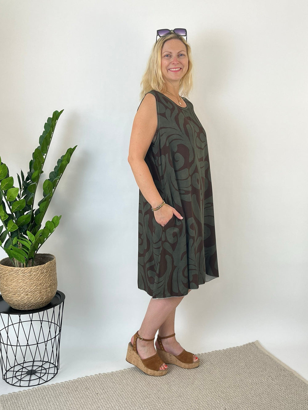 Viskosekleid mit abstraktem Print, khaki von Bella Vita - Mode & Lifestyle